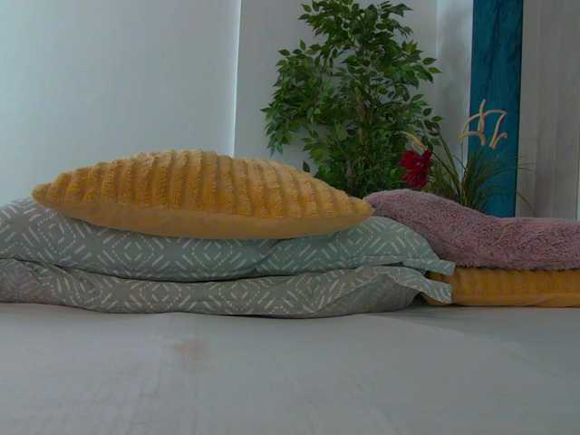 Foxxxy-MILF live cam on BongaCams