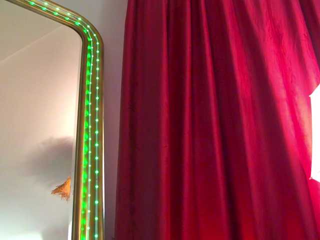 Foxxxy-MILF live webcam show