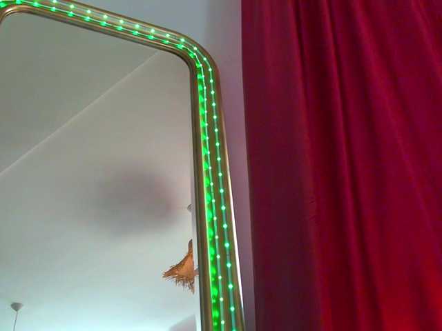 Foxxxy-MILF live cam on BongaCams