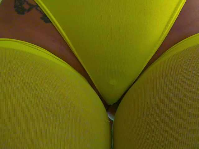 Foxxxy-MILF live cam on BongaCams