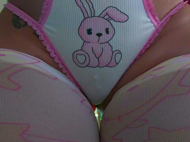 Foxxxy-MILF live cam on BongaCams