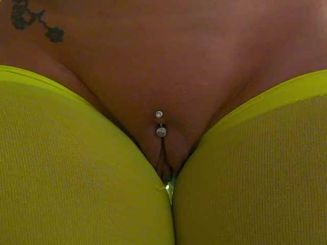 Foxxxy-MILF live cam on BongaCams