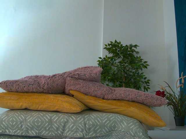 Foxxxy-MILF live cam on BongaCams