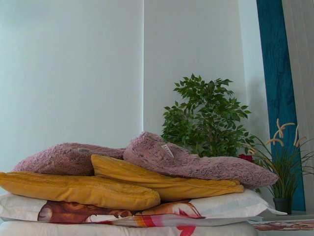 Foxxxy-MILF live cam on BongaCams