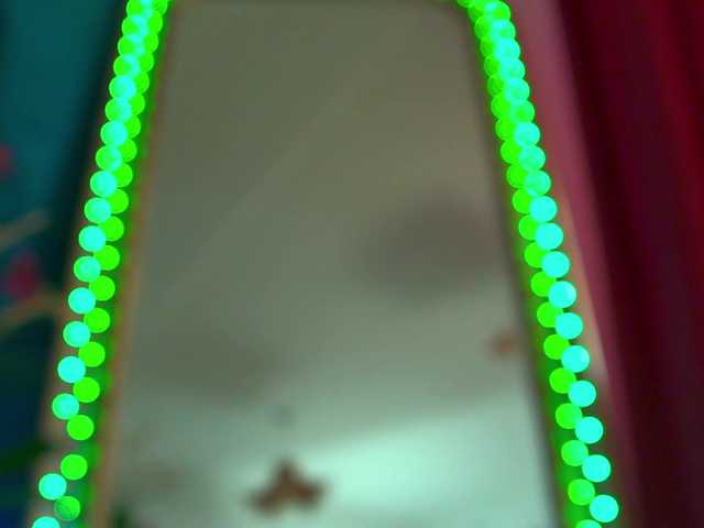 Foxxxy-MILF's BongaCams show and profile