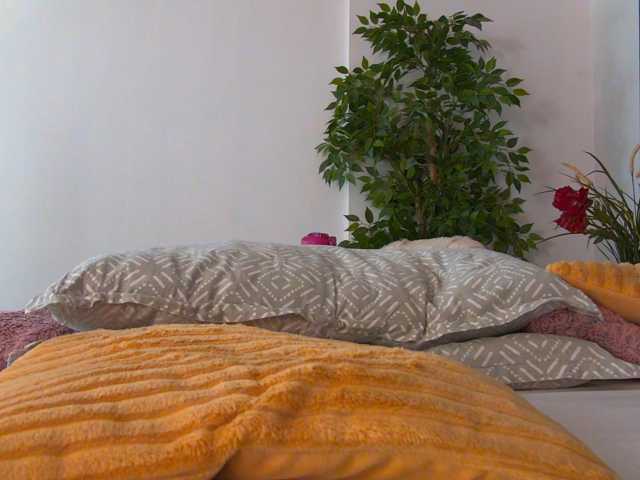 Foxxxy-MILF live cam preview