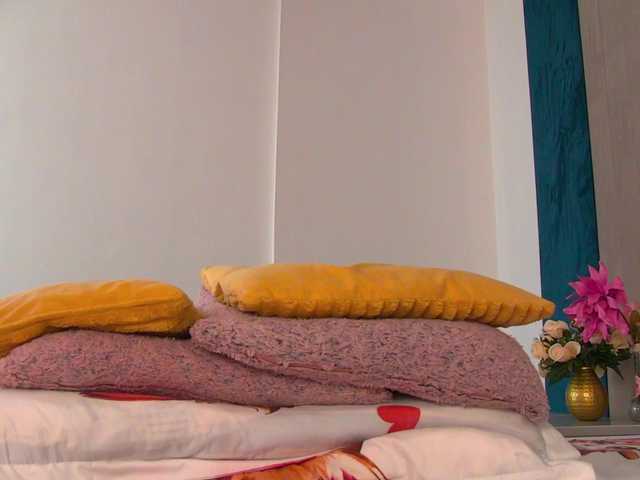 Foxxxy-MILF live cam on BongaCams