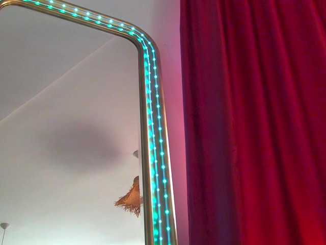 Foxxxy-MILF live cam on BongaCams