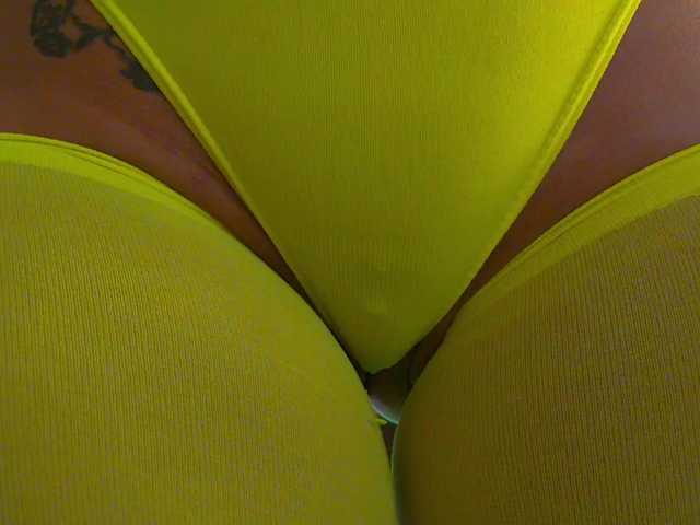Foxxxy-MILF live cam on BongaCams