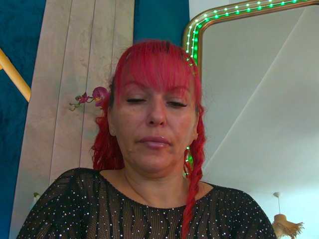 Foxxxy-MILF live cam on BongaCams