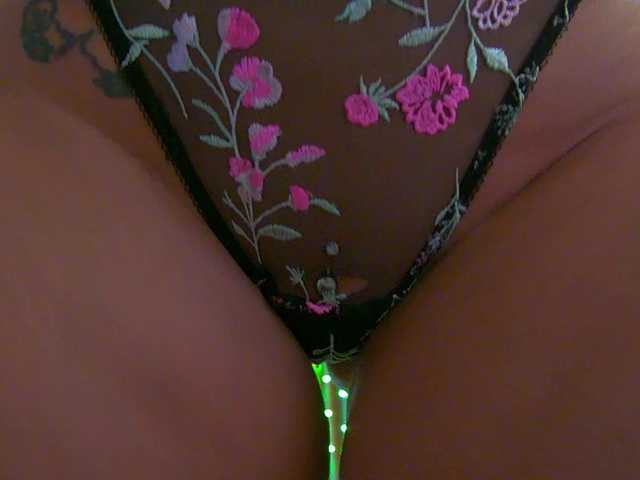 Foxxxy-MILF live cam on BongaCams