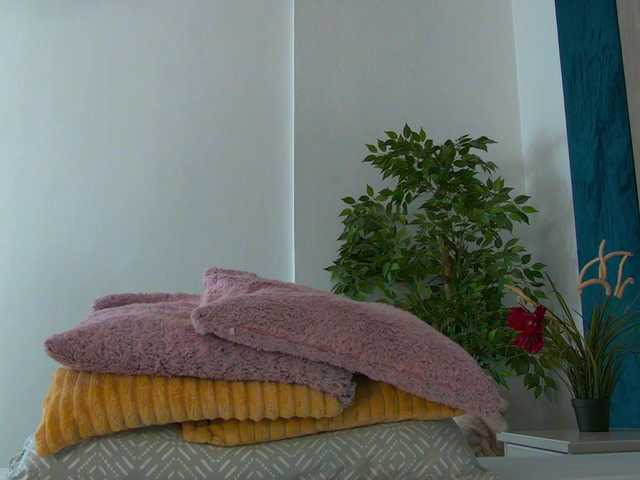 Foxxxy-MILF live cam on BongaCams