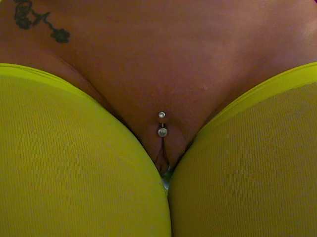 Foxxxy-MILF live cam on BongaCams