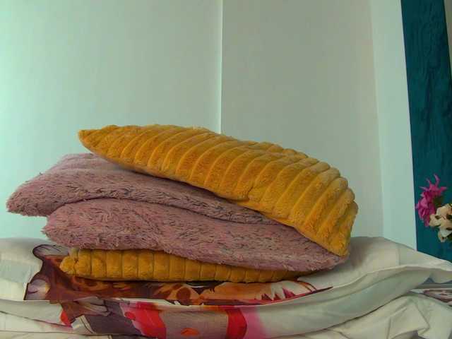 Foxxxy-MILF's BongaCams show and profile