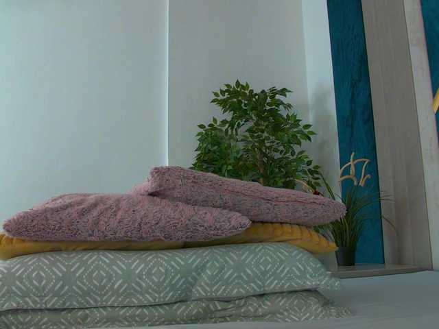 Foxxxy-MILF live cam