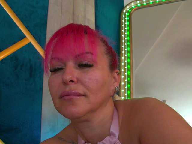 Foxxxy-MILF live cam on BongaCams