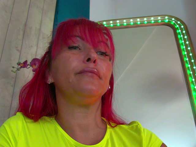 Foxxxy-MILF live cam preview