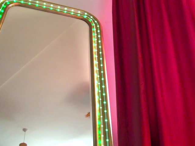 Foxxxy-MILF live cam on BongaCams