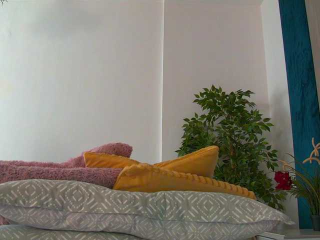 Foxxxy-MILF live cam on BongaCams