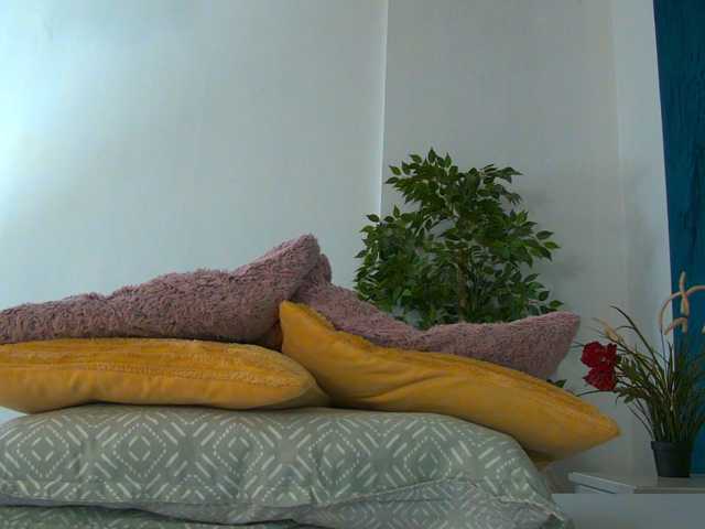 Foxxxy-MILF live cam on BongaCams