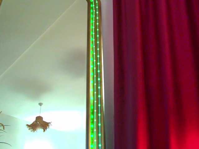 Foxxxy-MILF's BongaCams show and profile