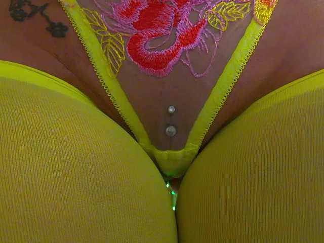 Foxxxy-MILF live cam on BongaCams