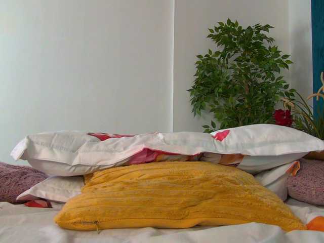Foxxxy-MILF live cam on BongaCams