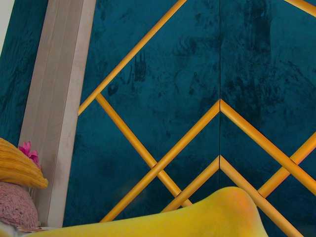 Foxxxy-MILF live cam on BongaCams