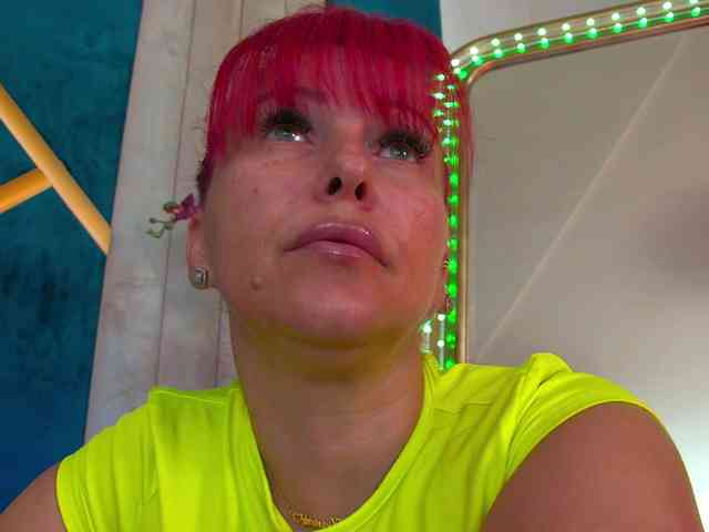 Model: Foxxxy-MILF