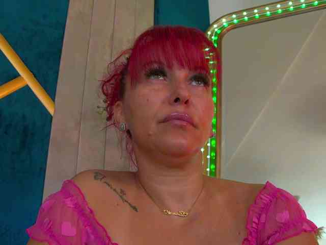 Foxxxy-MILF webcam