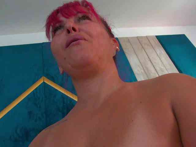 Model: Foxxxy-MILF