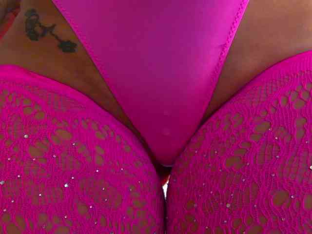 Model: Foxxxy-MILF