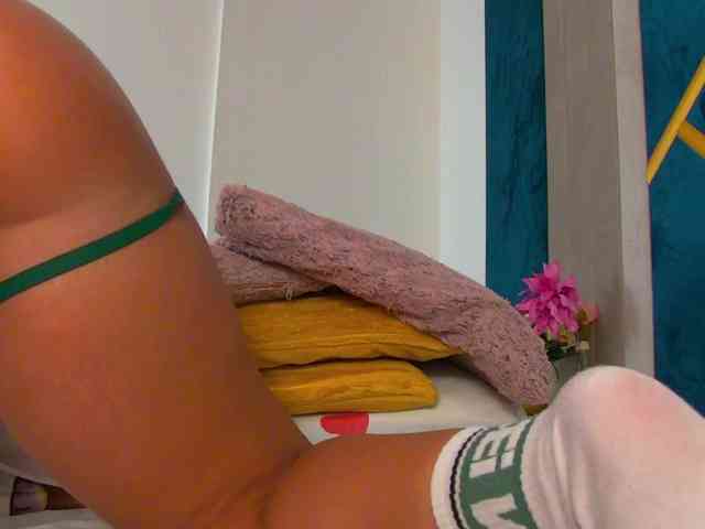 Model: Foxxxy-MILF