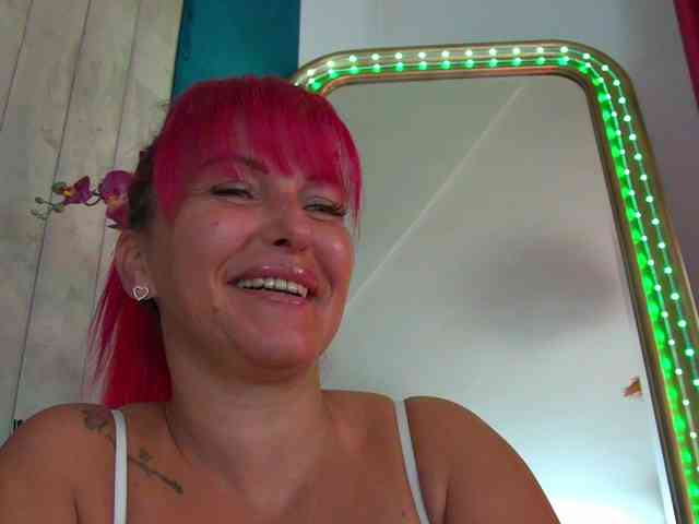 Model: Foxxxy-MILF
