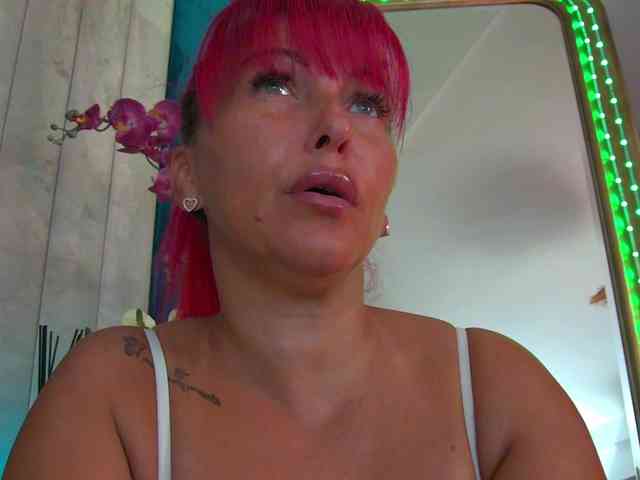 Model: Foxxxy-MILF