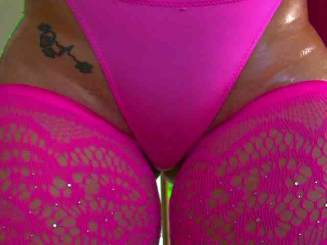 Model: Foxxxy-MILF