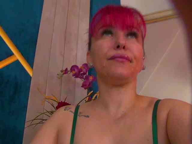 Model: Foxxxy-MILF