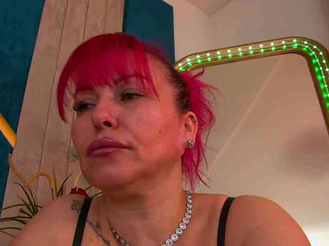 Model: Foxxxy-MILF