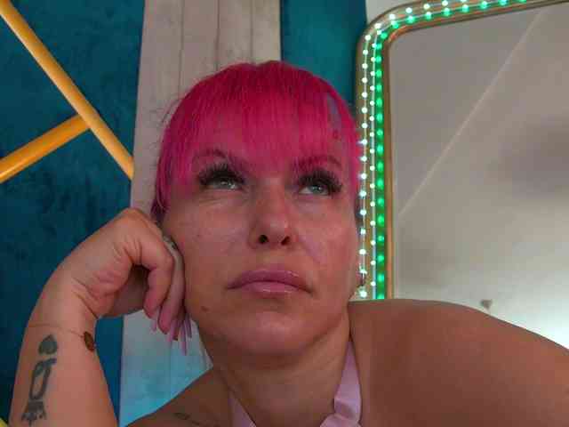 Model: Foxxxy-MILF