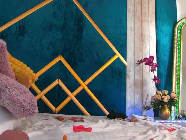 Model: Foxxxy-MILF