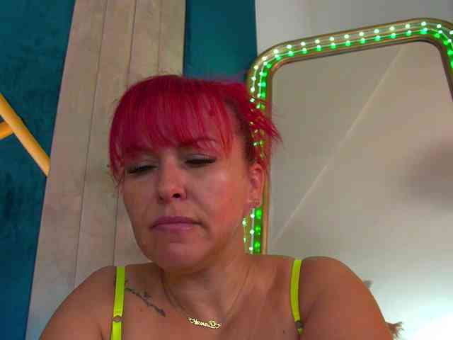 Foxxxy-MILF webcam
