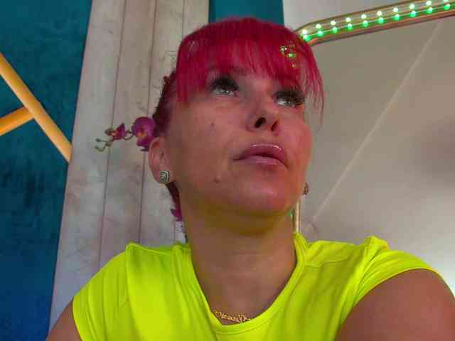 Foxxxy-MILF webcam