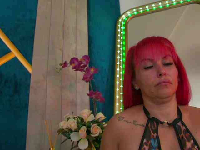 Foxxxy-MILF webcam
