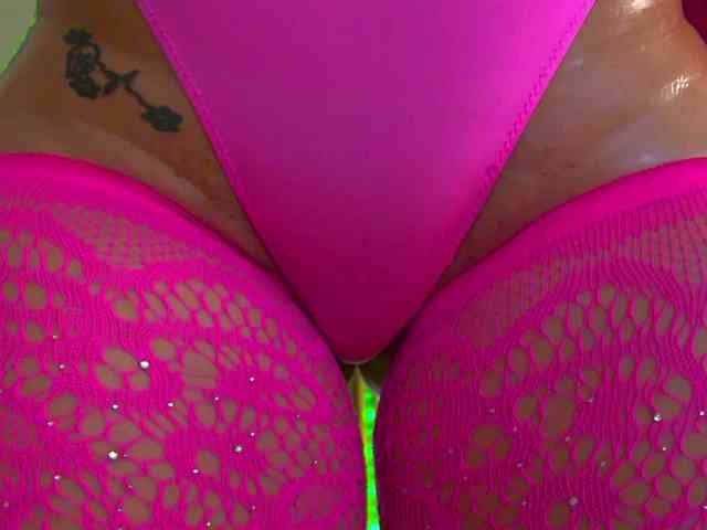 Model: Foxxxy-MILF