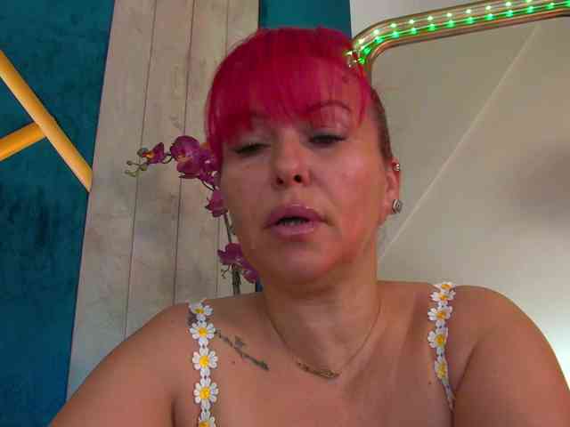 Foxxxy-MILF webcam