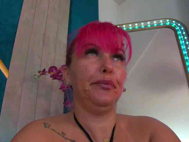 Model: Foxxxy-MILF