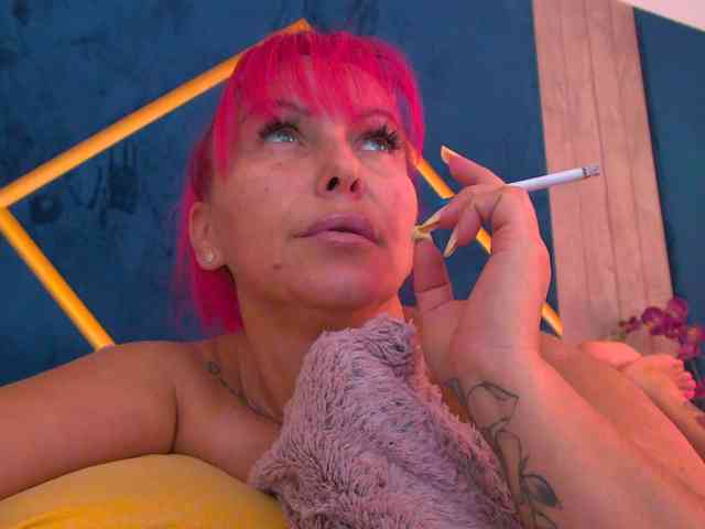 Model: Foxxxy-MILF