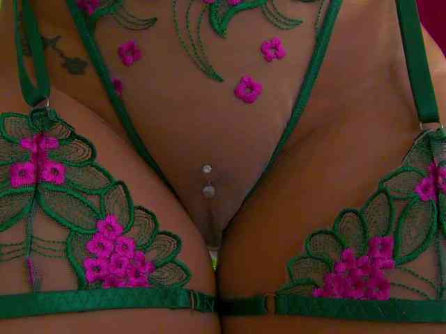 Foxxxy-MILF webcam