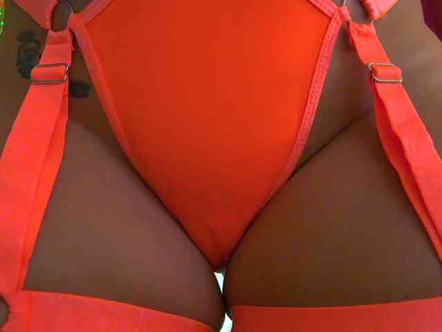 Model: Foxxxy-MILF