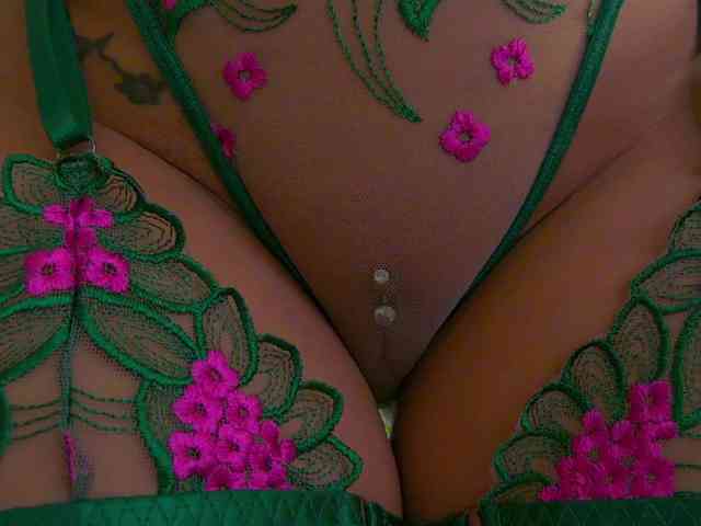 Model: Foxxxy-MILF